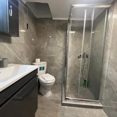 The Fine 3 سالونيك